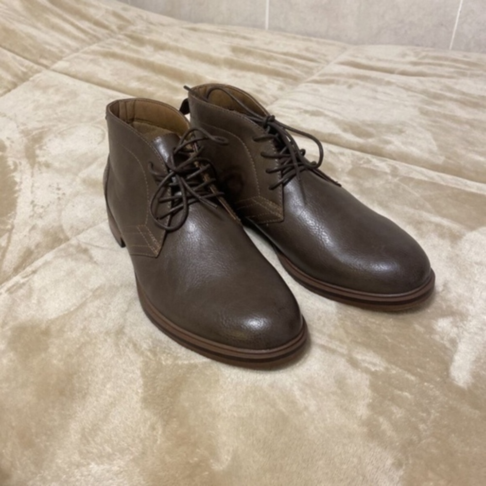 Sonoma "Aaron Mahogany"  Size 8W Solid Brown Faux Leather Tie-Front Chukka Boots